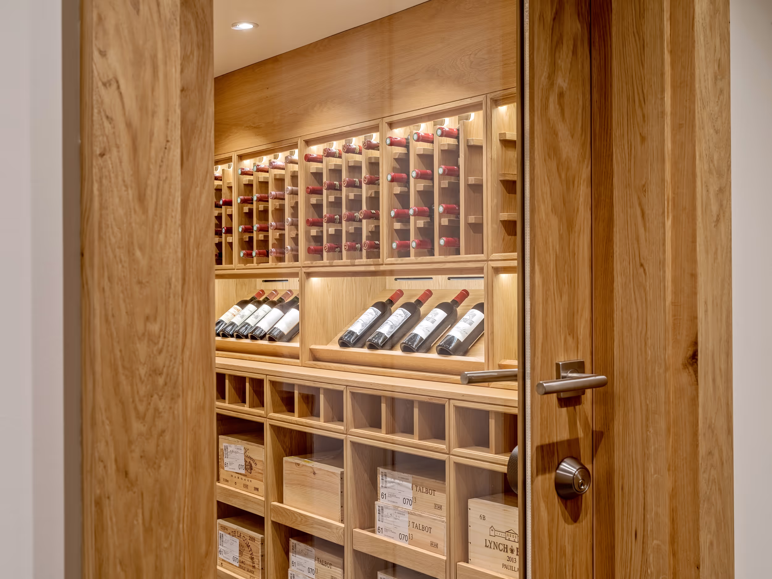 67492a29ecb3275d2be4edf5 67492a0b7035ab04b52ee55a Classic 20oak 20wine 20cellar 20by 20cellar 20maison