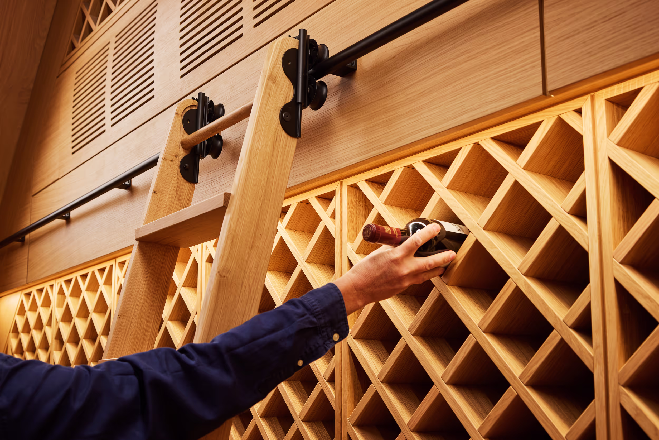 6750ef0ddb63e375a35d9357 6750eed18d268f8e1897302f Oak Traditional Wine Cellar Penn Uk 20(3)
